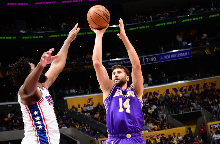 不敢相信!湖人替补内线老将竟然成为了球队逆转76人的奇兵?