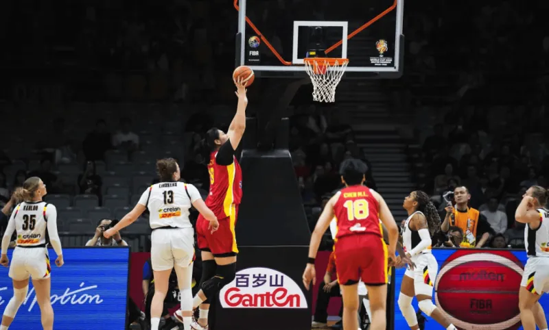 K1体育官方-媒体人:本场外线大量拒投,完全没体现投篮方面的训练成果