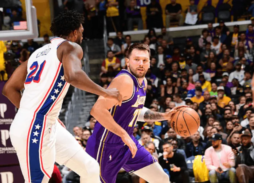 K1体育官方-大逆转!湖人双杀76人,詹姆斯一战连创3大神迹,东契奇腿筋重伤