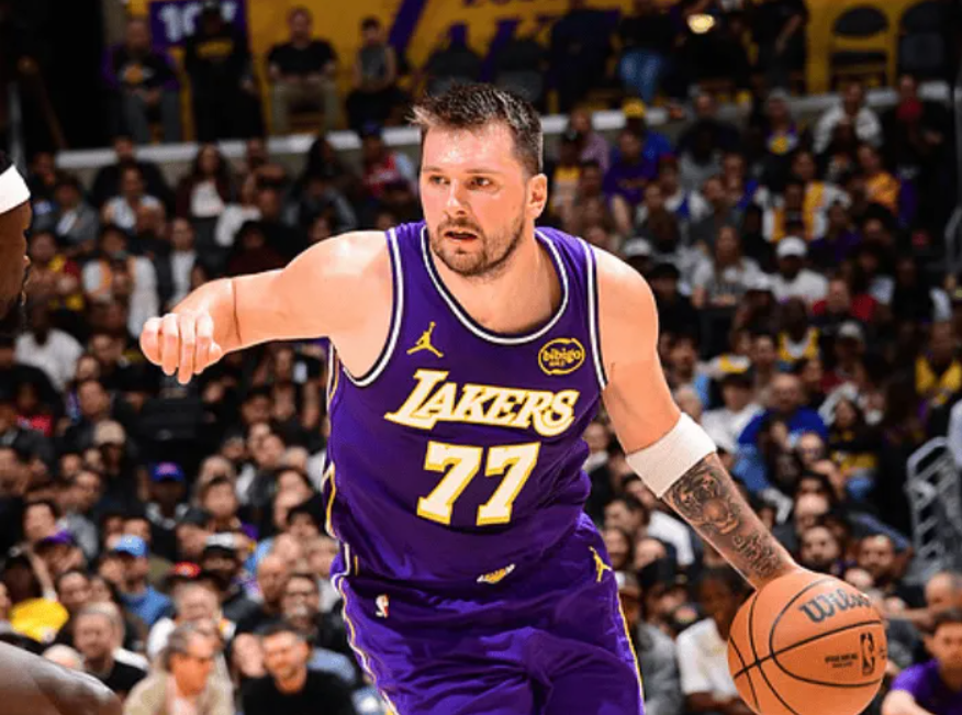 K1体育官方-大逆转!湖人双杀76人,詹姆斯一战连创3大神迹,东契奇腿筋重伤